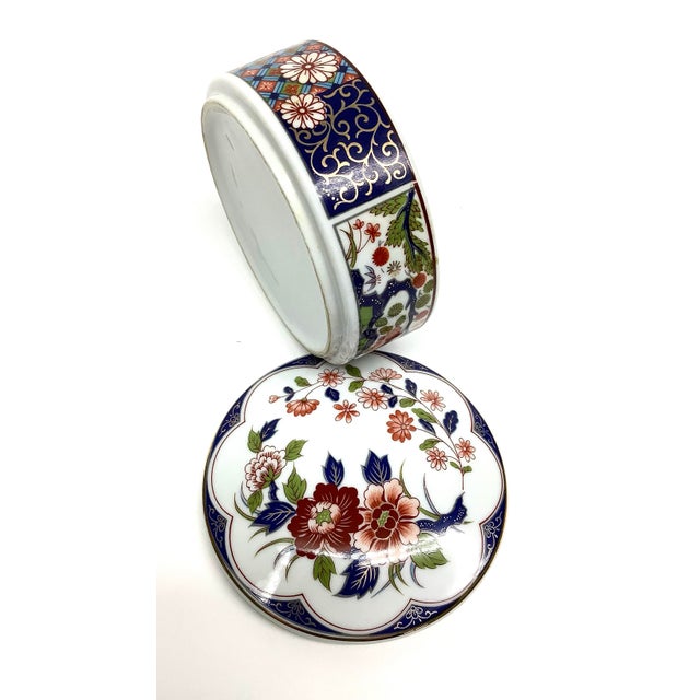 Ceramic Takahashi Porcelain Imari Style Round Trinket Snuff Box Japan 1970s For Sale - Image 7 of 9