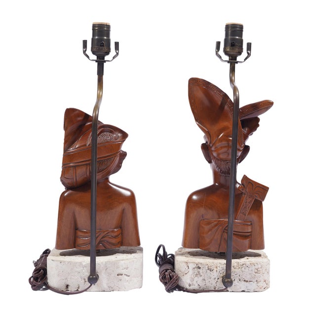 1940s Pair of Balinese Carved Klungkung Wood Bust Lamps, 1920-40 For Sale - Image 5 of 13