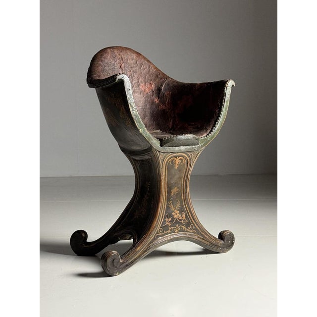 A true museum piece of high quality. 18th century venetian gondola chair with original polychrome. As still, the gondola...