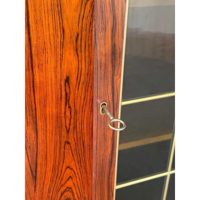 1960s Mid Century Danish Rosewood Corner Cabinet – Vintage Scandinavian Display Cabinet 1960s For Sale - Image 5 of 10