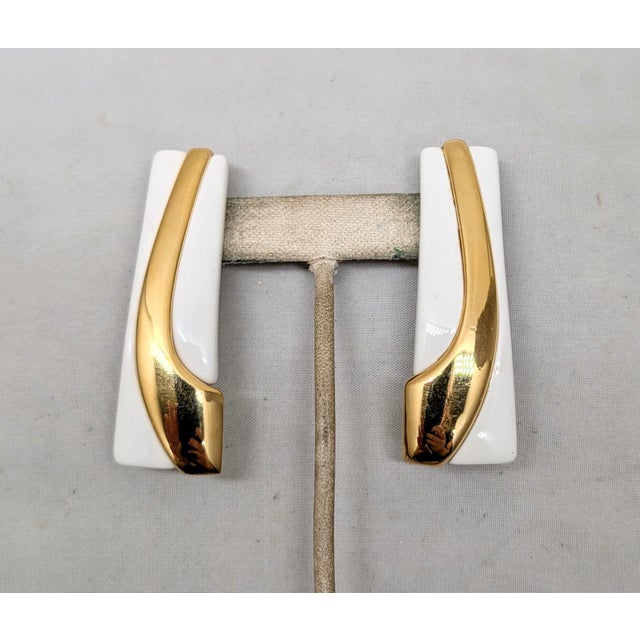 Napier Vintage 1980s Signed Napier Modernist Goldtone & White Resin Pierced Earrings-2 Pieces For Sale - Image 4 of 10