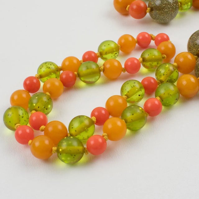 1950s Bakelite and Lucite Necklace Extra Long Shape Orange Green and Glitter Beads For Sale - Image 5 of 12