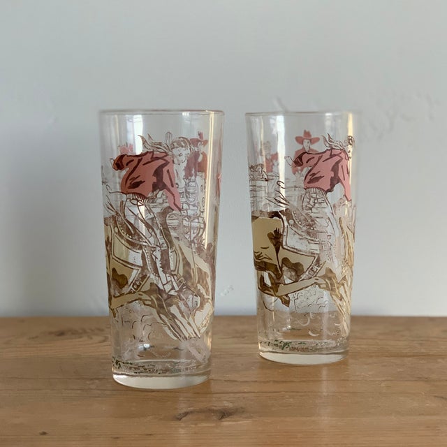 Add a distinctive touch to your collection with these vintage western drinking glasses. Adorned with a captivating rodeo...