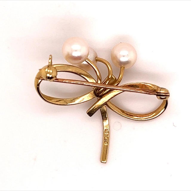 1990s Mikimoto Estate Akoya Pearl Brooch Pin 14k Gold For Sale In New York - Image 6 of 10