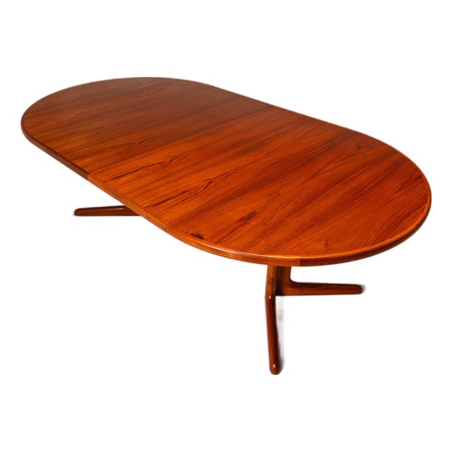 Danish Mid-Century Modern Extension Dining Table in Teak W/ Two Leaves by Skovby Møbelfabrik, Denmark, C. 1970s For Sale