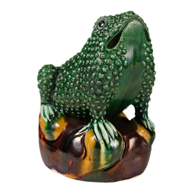 19th Century Chinese Porcelain Famille Verte Glazed Frog Figure For Sale