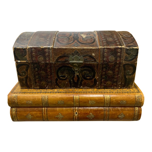 Mid 20th Century Vintage Lithographic Cardboard Game Chest For Sale