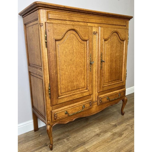 Vintage Louis XIV French Sideboard in Oak For Sale - Image 3 of 13