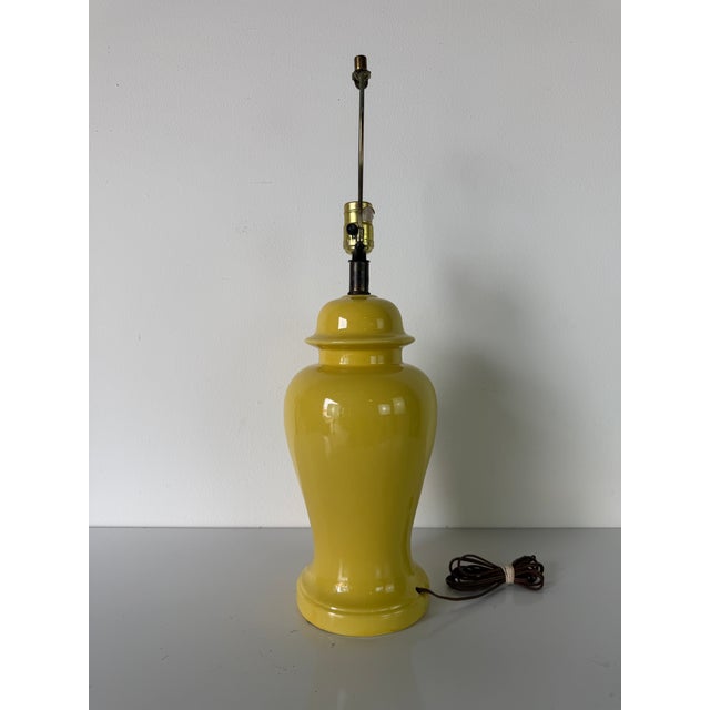 1970s Vintage Yellow Ginger Jar Ceramic Table Lamp For Sale - Image 4 of 15