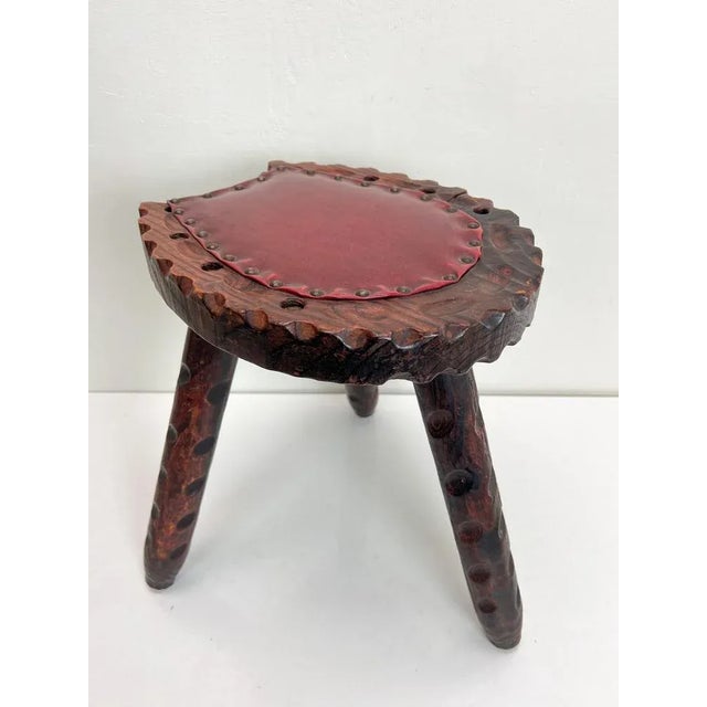 Brutalist Spanish Brutalist Wooden Tripod Stool with Leather, 1960s For Sale - Image 3 of 9