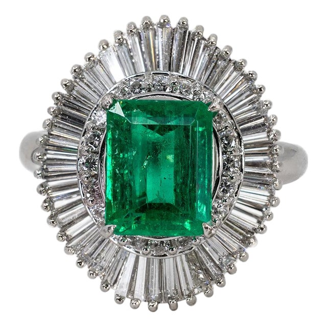 Late 20th Century Emerald Ballerina Ring, Size 5 For Sale