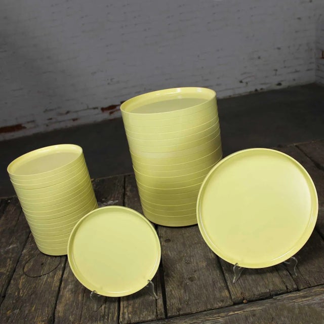 Plastic Massimo Vignelli for Heller Dinnerware 20 Large Plates and 20 Small Plates Light Yellow For Sale - Image 7 of 13