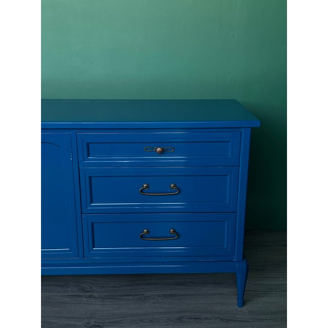 1970s Mid-Century Modern Walnut High Gloss Blue Lacquered Dresser For Sale - Image 12 of 17