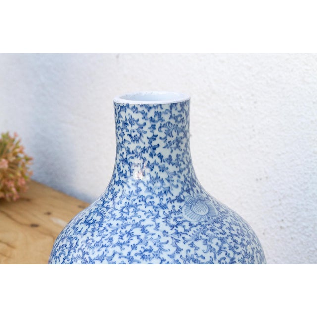 Ceramic Early 20th Century Blue & White Qinghua Floral Vase For Sale - Image 7 of 9