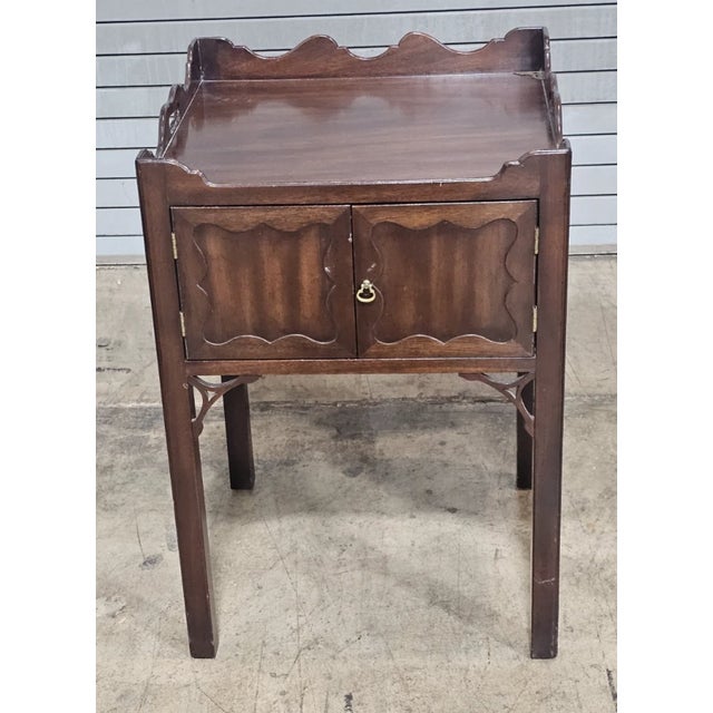 Wood Late 20th Century Pair of Kittinger Williamsburg Mahogany Chippendale End Tables Night Stands Cw 57 For Sale - Image 7 of 15