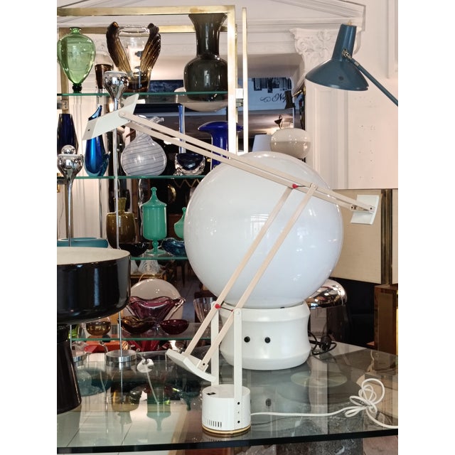 Artemide Tizio White Table Lamp by Richard Sapper for Artemide, Italy, 1970s For Sale - Image 4 of 10