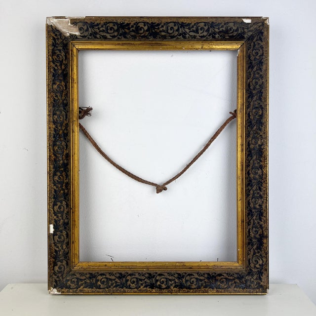 Inside: 30 cm x 40 cm / 11.8 inches x 15.7 inches