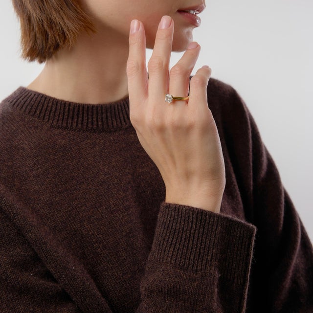 1980s Mayor's Vintage Gia 1.70 Carat Diamond Solitaire Two Tone Engagement Ring, Size 6.5 For Sale - Image 5 of 7