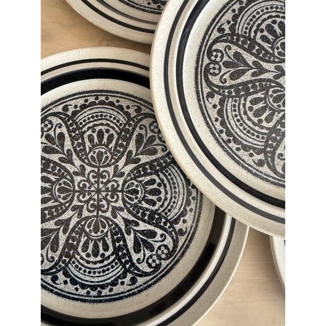 Set of 5 Noritake Primastone Dinner Plates – Malaga Pattern – Vintage Stoneware – 10.5 Inch Diameter For Sale - Image 9 of 12