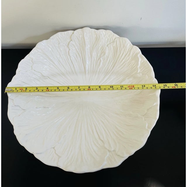 1990s Vintage Mid-Century Modern White California Pottery Usa Majolica Cabbage Leaf Large Serving Bowl For Sale - Image 5 of 5