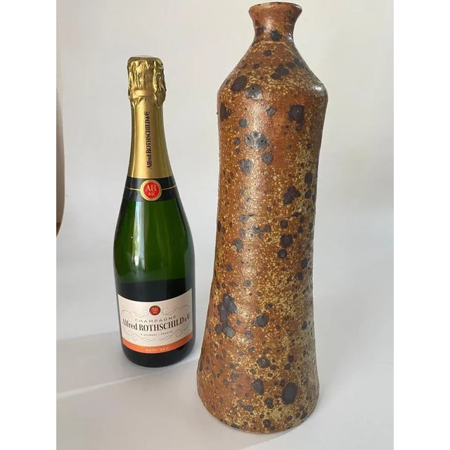 This is a vintage Vase, in sandstone, from the well known Workshop, "La Borne". In a brown color, this vase has been made...