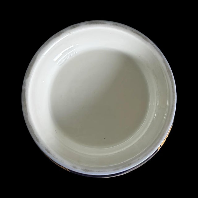 Antique French Porcelain Cachepot With Seashell Handles & Gold Accents For Sale In San Diego - Image 6 of 7