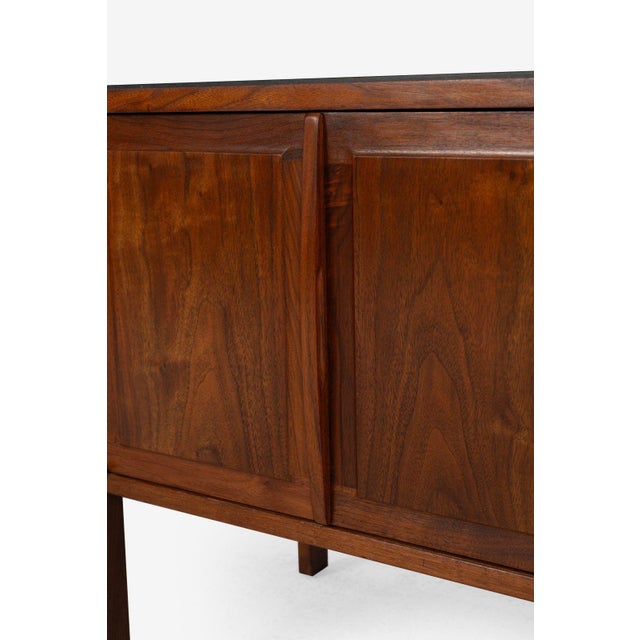 Jack Cartwright for Founders Furniture Walnut and Slate Nightstands, 1960 For Sale In Chicago - Image 6 of 12