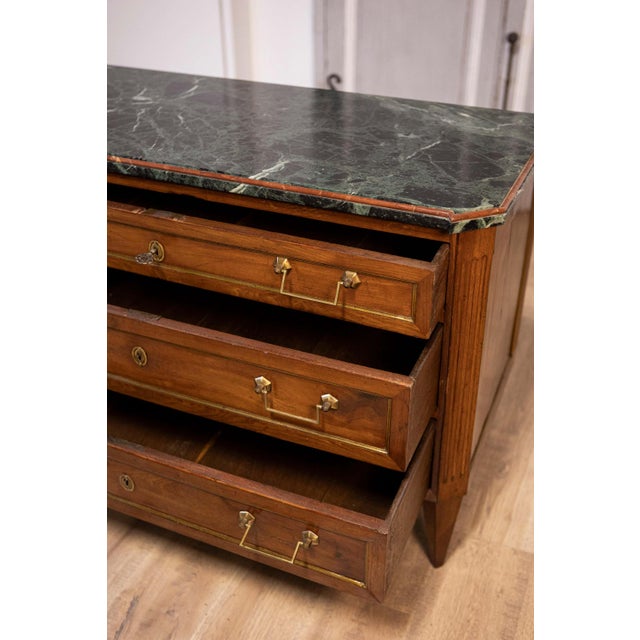 Neoclassical Italian Piemontese 1890s Three-Drawer Walnut Commode with Dark Green Marble Top For Sale - Image 3 of 18