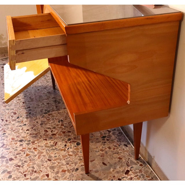 Vittorio Dassi Mid-Century Maple and Sycamore Bar Cabinet in the style of Vittori Dassi, 1950s For Sale - Image 4 of 18