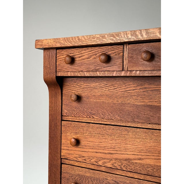 Early 20th Century Quartersawn Oak Chest of Drawers, Turn-of-the-Century For Sale - Image 14 of 18