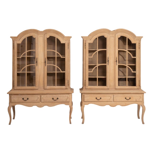 Mid 20th Century France Louis XV Antique White Wood Display Cabinet For Sale