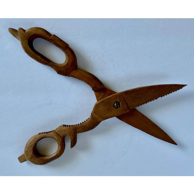 1940s 1940s Sculpted Realist Wooden Scissors - Set of 2 - For Sale - Image 5 of 10