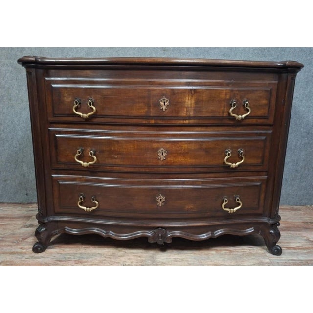 Mid-20th Century Louis XV Curved Chest of Drawers in Walnut For Sale - Image 4 of 12