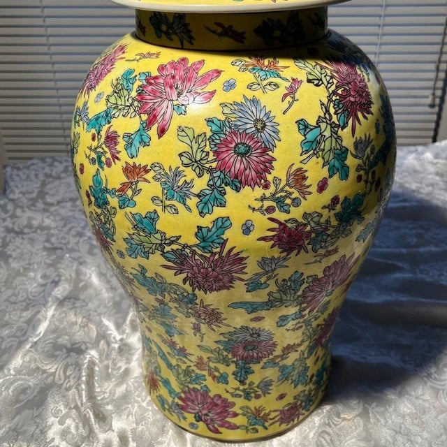 Mid 20th Century Large 18" Chinese Famille Jaune Millefleur Ginger Jar - Yellow Porcelain Urn For Sale - Image 4 of 9