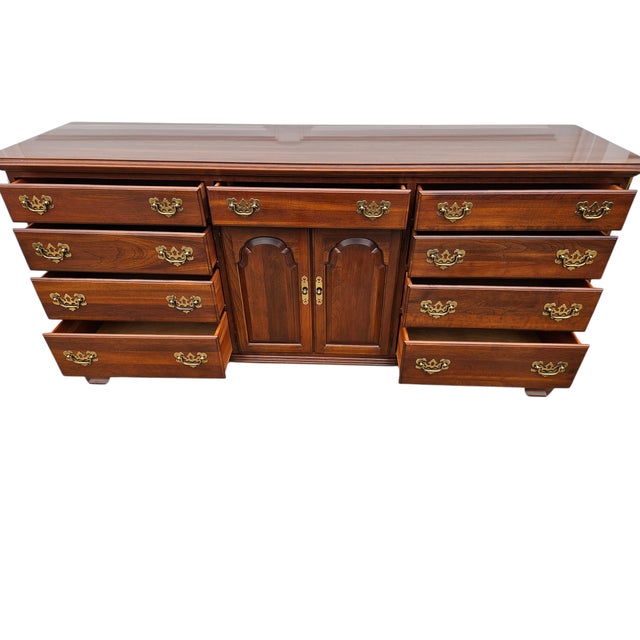 1990s Ethan Allen Georgian Court Dresser Chest of Drawers Cherry Chippendale Sideboard For Sale - Image 10 of 17