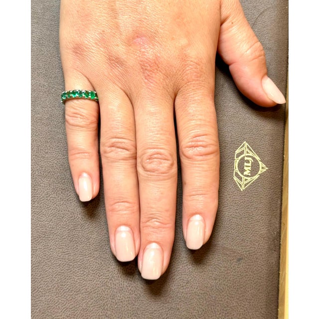 20 Pointer Each 4 Carat Emerald Anniversary Eternity Band / Ring Platinum For Sale - Image 14 of 18