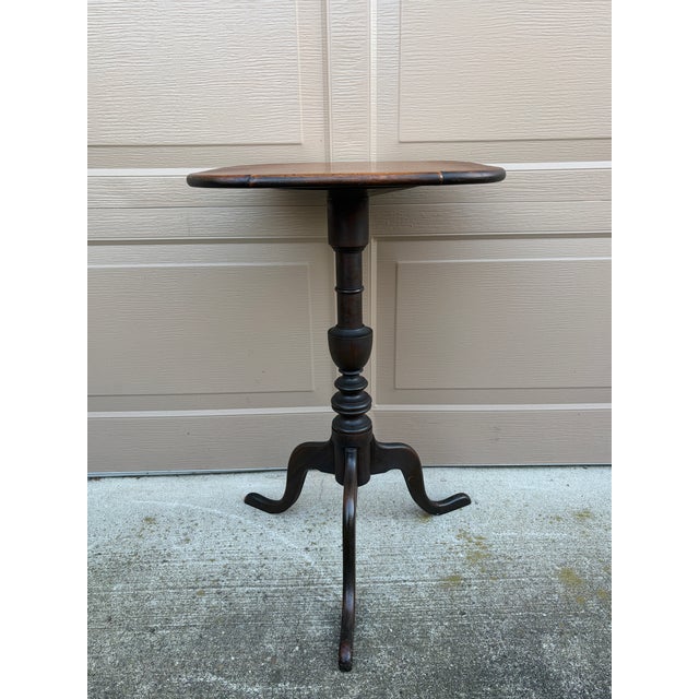 A gorgeous American colonial or Queen Anne style mahogany candle stand or side table USA, Early 20th Century Measures:...
