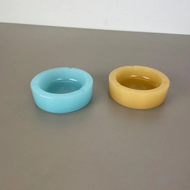 Murano Opaline Glass Ashtrays from Cenedese, 1960s, Set of 2 For Sale - Image 3 of 18