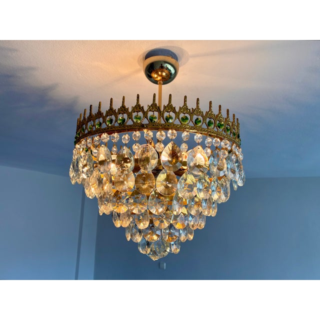 Vintage Brass & Original Emerald Green Crystal Crown Cascade Chandelier – 5 Light For Sale - Image 12 of 17