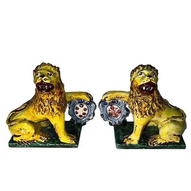 A pair of ceramic lions with Italian insignias. Circa 1990s, Italy.
