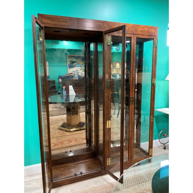1980s Vintage Henredon Campaign Style Display Cases - a Pair For Sale In Cleveland - Image 6 of 13