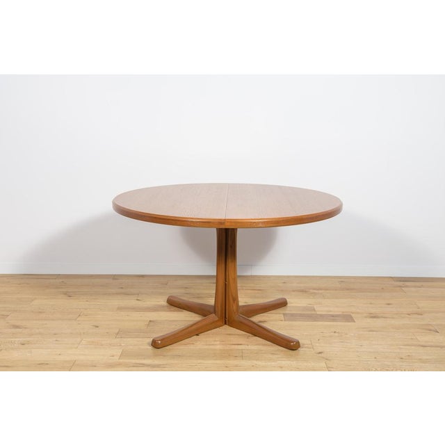 Mid-Century Modern Mid-Century Round Extendable Dining Table in Teak from McIntosh, United Knigdom, 1960s For Sale - Image 3 of 18