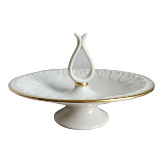 Late 20th Century Lenox Embossed Heart Venus Collection Center Handle Footed Candy Trinket Dish For Sale