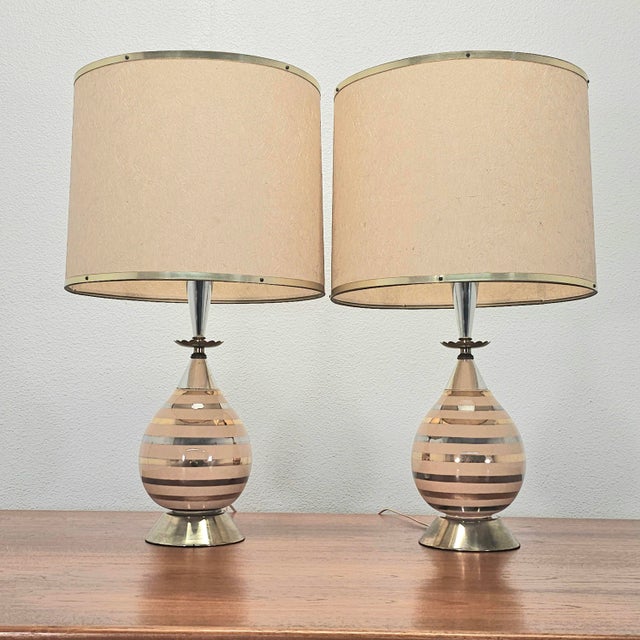 Mid 20th Century Mid 20th Century Wescal Atomic Ceramic Table Lamps With Original Fiberglass Shades - a Pair For Sale - Image 5 of 15