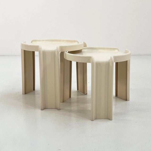 White Side Tables by Giotto Stoppino for Kartell, 1970s, Set of 2 For Sale - Image 3 of 10