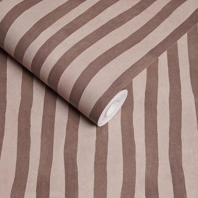 Make an understated statement with the imperfectly perfect ARTIST’S STRIPE. With hand-painted, earthy brown stripes...