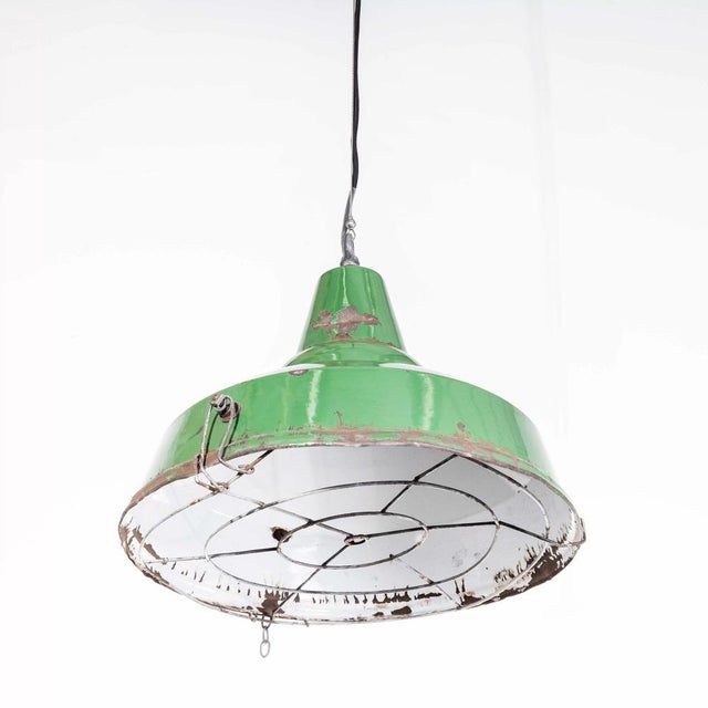 Industrial Enamel Green Single Pendant Lamp in Mesh, 1940s For Sale - Image 9 of 13