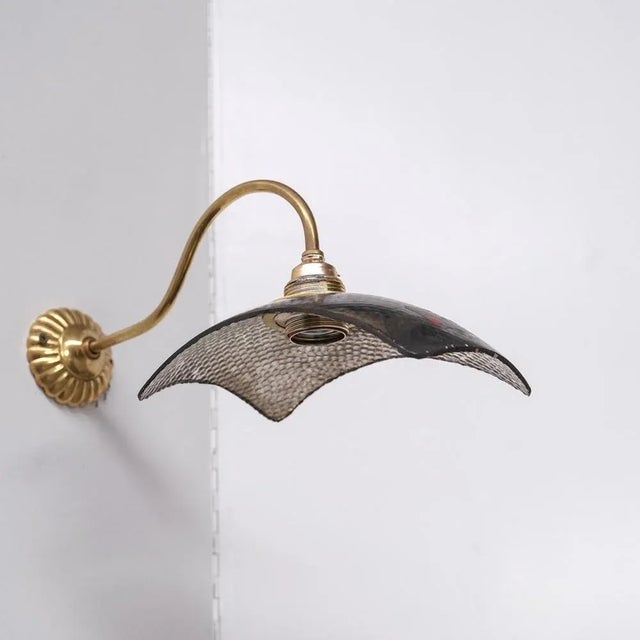 Antique Wall Light in Mercury Reflective Glass and Brass, in Good conditions. Designed 1920 to 1949 UK Plug (up to...