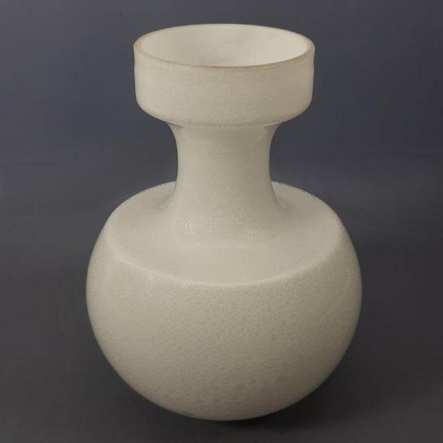 Vintage Space Age Vase in White Murano Glass, 1970s For Sale - Image 11 of 11