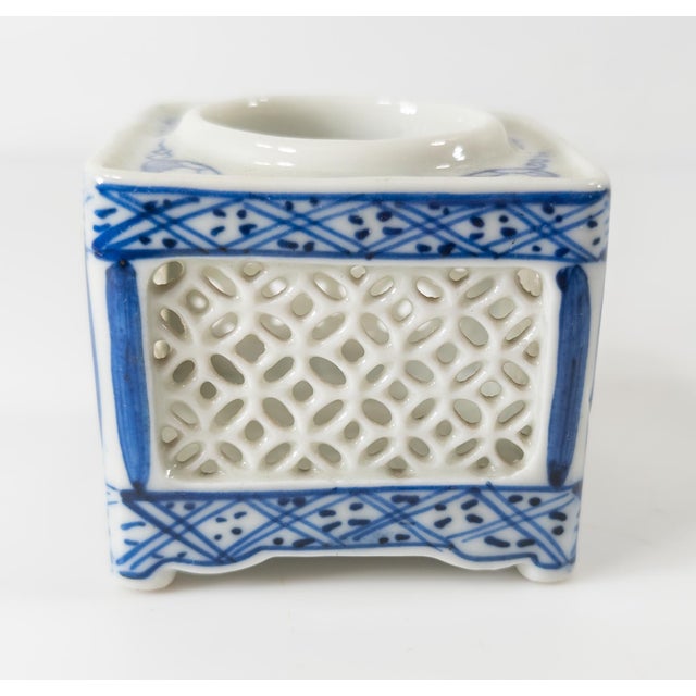 We are selling this simple little Japanese underglaze Blue and white piece. This piece has reticulated openwork pottery...